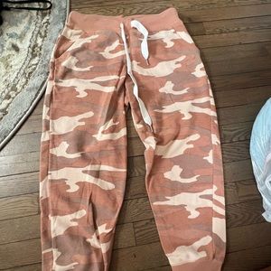 Aerie high rise camo joggers size medium